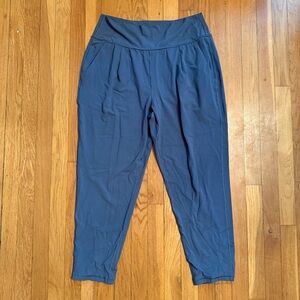 Athleta gray Elation pant in L